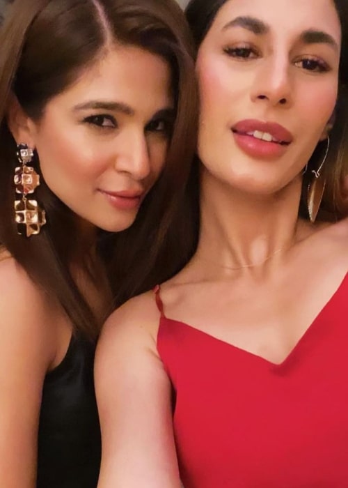 Ayesha Omer (Left) in a selfie with Fatima Hasan
