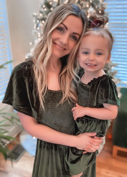 Carly Waddell Height, Weight, Age, Body Statistics