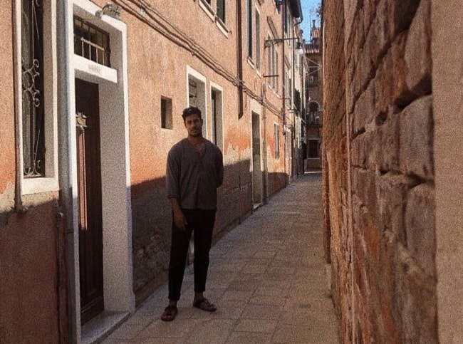Chuku Modu as seen while posing in the streets of Italy