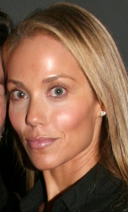 Elizabeth Berkley Height, Weight, Age, Body Statistics