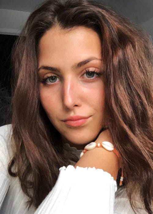 Ella Meloche in an Instagram selfie as seen in February 2019