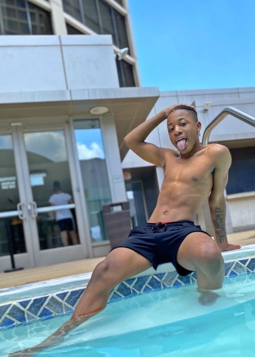 Ikentravion as seen in a shirtless picture that was taken in Bora Bora, Andheri in July 2020