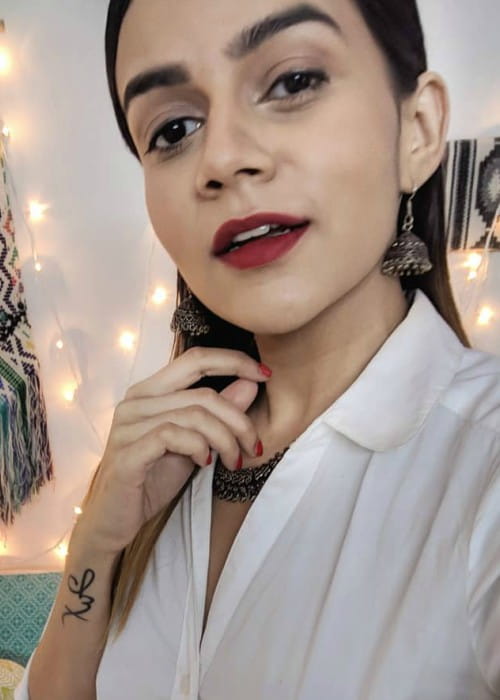 Komal Pandey Height, Weight, Age, Body Statistics