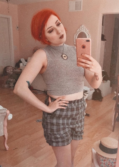 Kota Wade taking a mirror selfie in September 2018