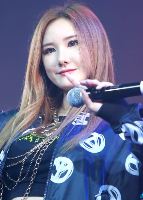 LE during a performance in March 2016