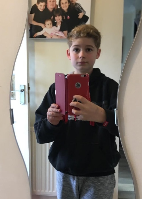 Leo Mills as seen while taking a mirror selfie after getting a haircut in December 2018