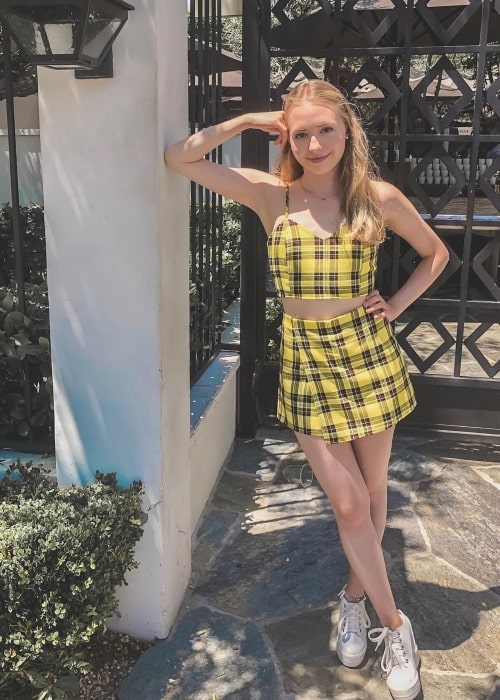 Nicole Alyse Nelson Height, Weight, Age, Body Statistics