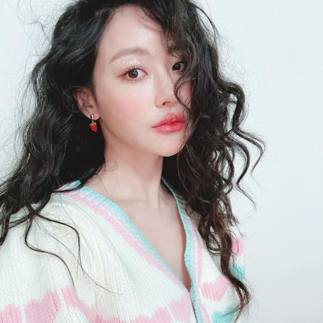 Oh Yeon-seo Height, Weight, Age, Body Statistics