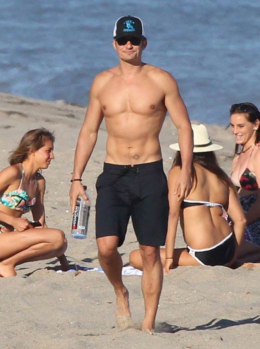Orlando Bloom Underwater Workout