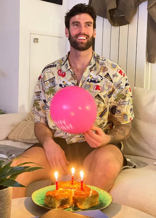 Reece Topley Height, Weight, Age, Body Statistics