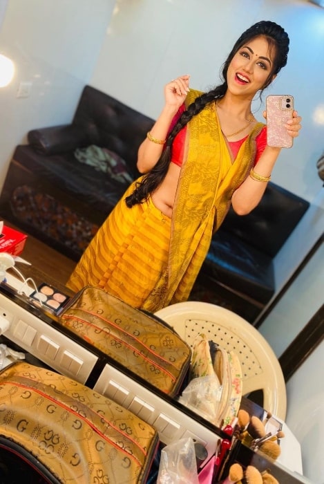 Reema Worah smiling in a mirror selfie in October 2020