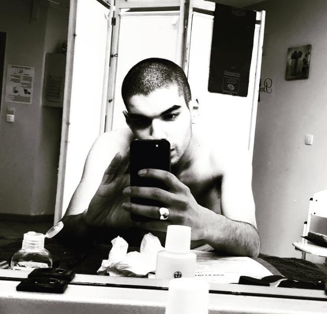 Sami Outalbali taking a mirror selfie in March 2018