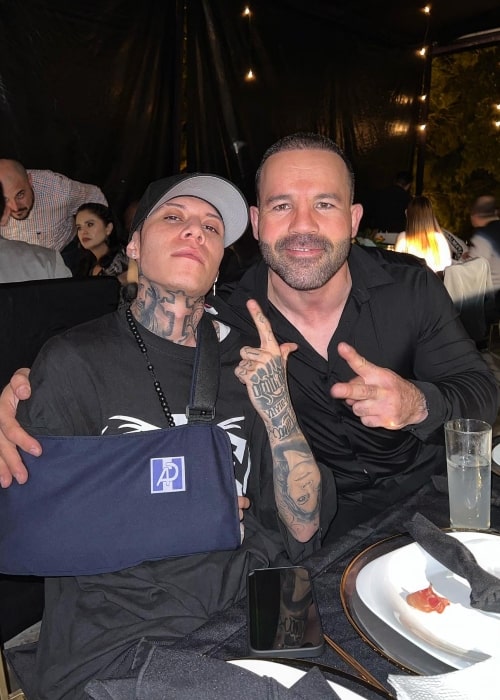 Santa Fe Klan as seen in a picture with Ram&oacute;n &Aacute;lvarez in October 2023, Mexico