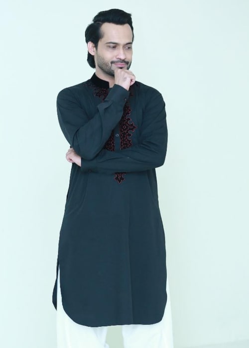 Waqar Zaka Height, Weight, Age, Body Statistics