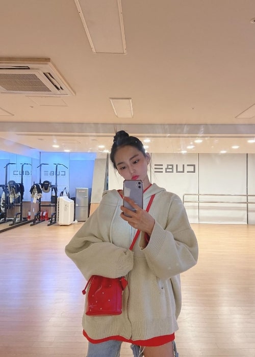 Yeeun as seen while clicking a mirror selfie in March 2020